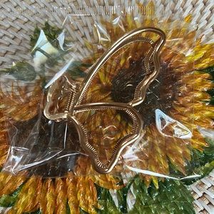 🦋Beautiful butterfly hair claw. Color: gold🦋